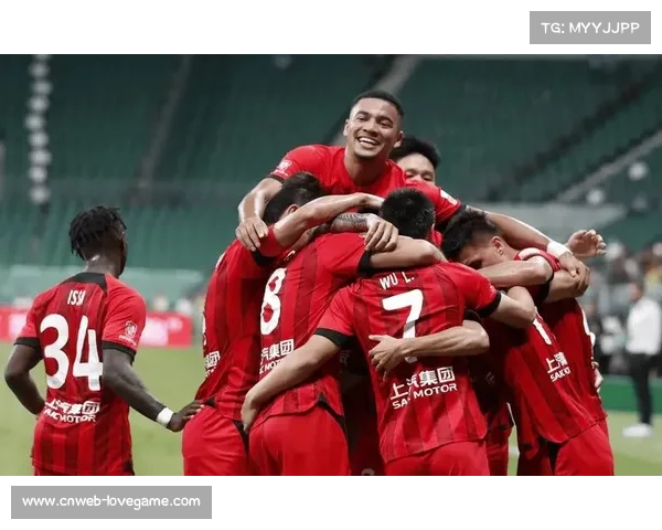 居勒尔站立调度磨损草皮，20岁少年展现35岁老将球商